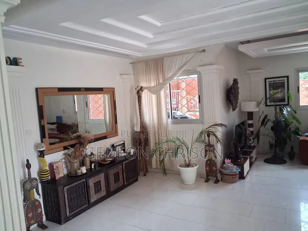 5chbre Maison dans Cocody à Louer