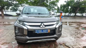 Mitsubishi Pajero 2020 Noir Mat