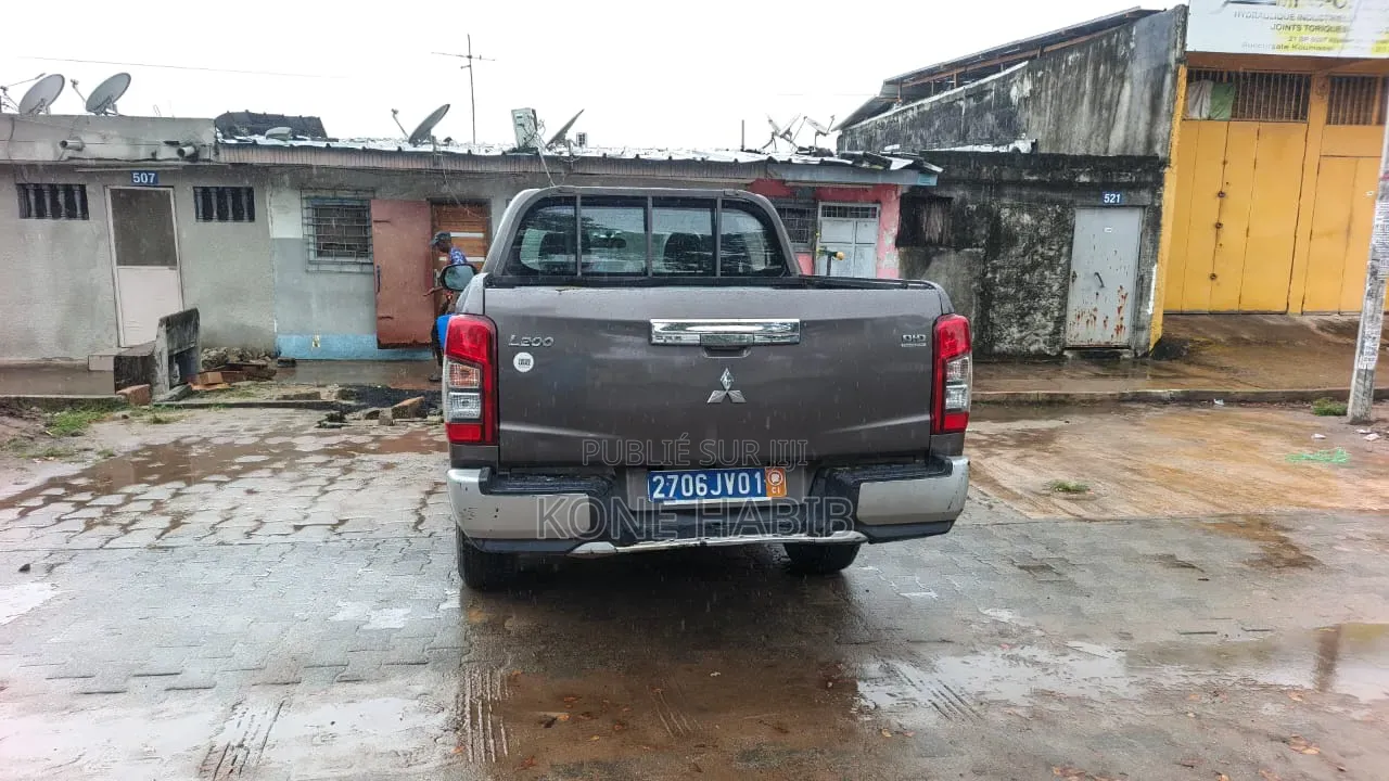 Mitsubishi Pajero 2020 Noir Mat