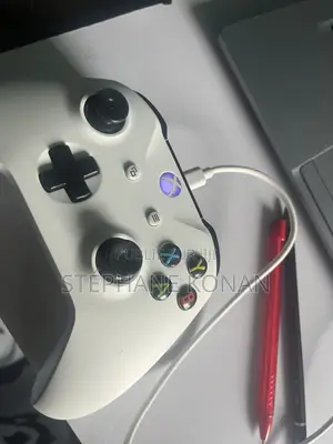 Amanette Xbox One / Series S/X - Blanche
