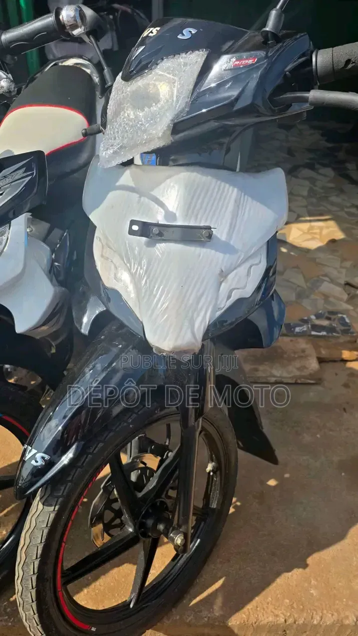 Nouveau TVS Rockz 125 2025 Bleu