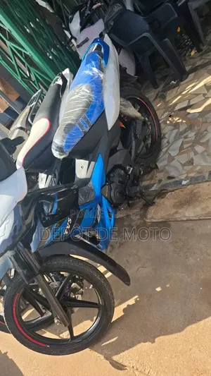 Nouveau TVS Rockz 125 2025 Bleu