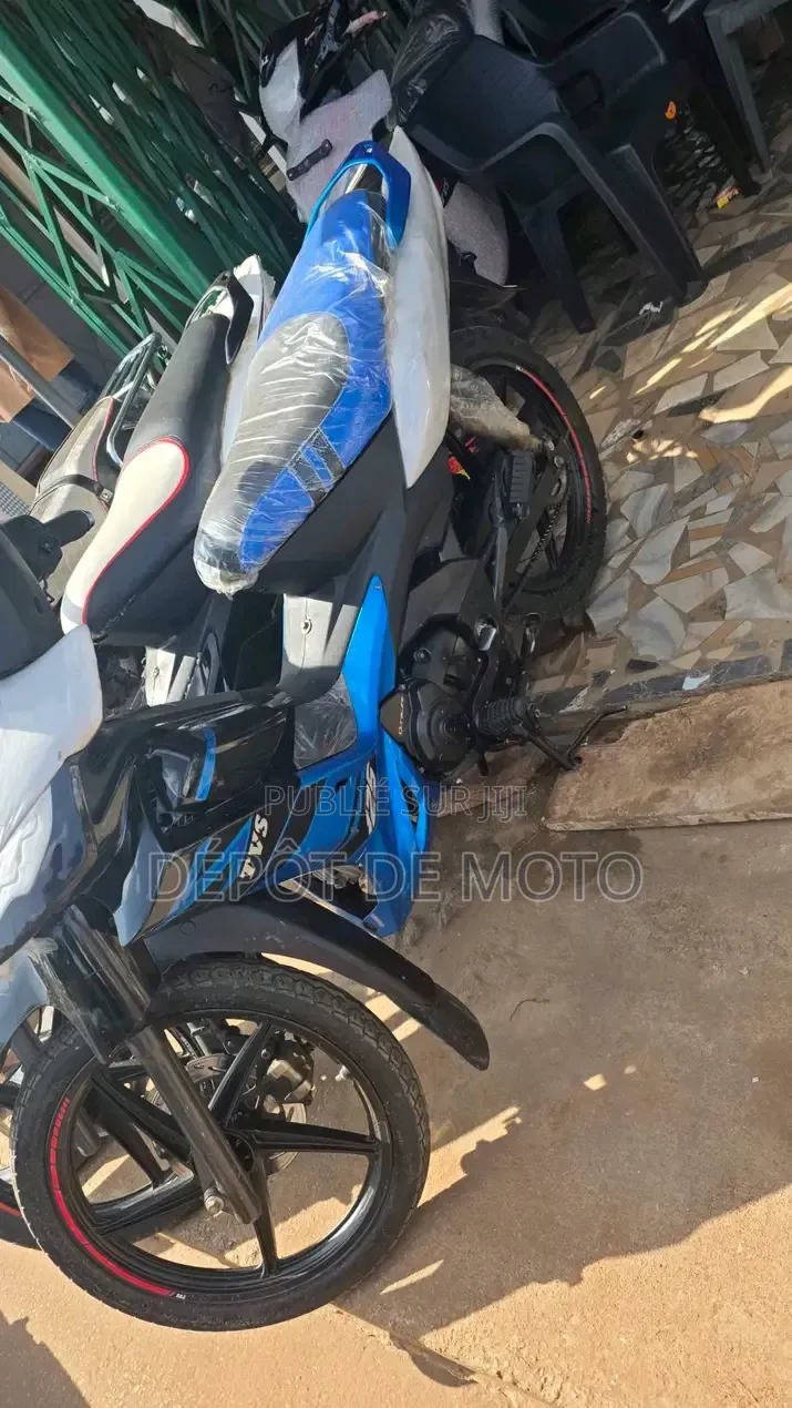 Nouveau TVS Rockz 125 2025 Bleu
