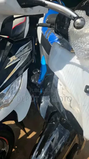 Nouveau TVS Rockz 125 2025 Bleu