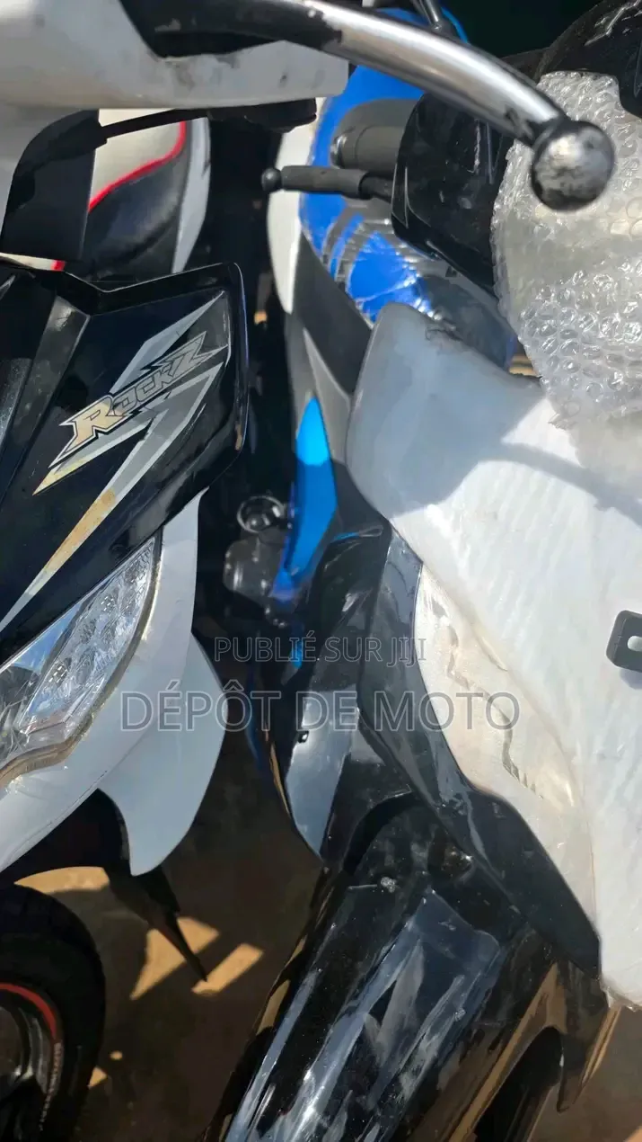 Nouveau TVS Rockz 125 2025 Bleu