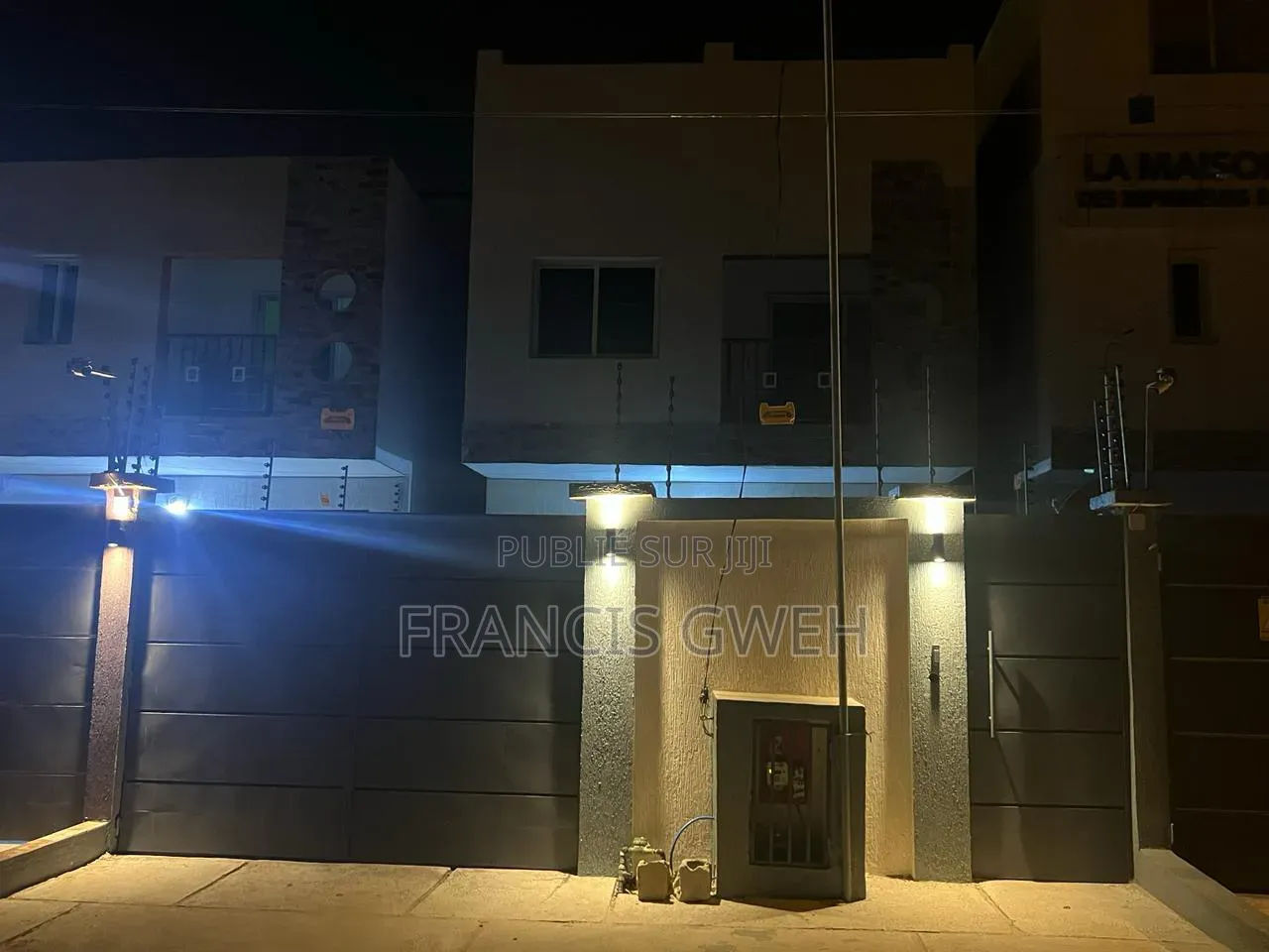 4chbre Duplex dans Francis Gweh, Cocody à Louer