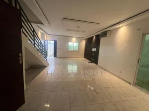 4chbre Duplex dans Francis Gweh, Cocody à Louer