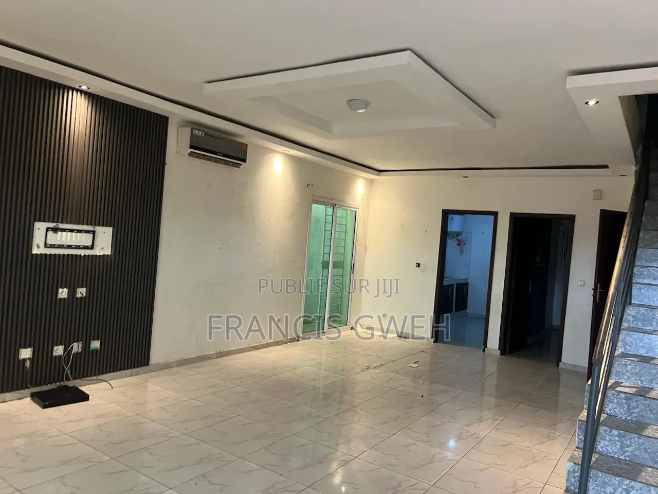 4chbre Duplex dans Francis Gweh, Cocody à Louer
