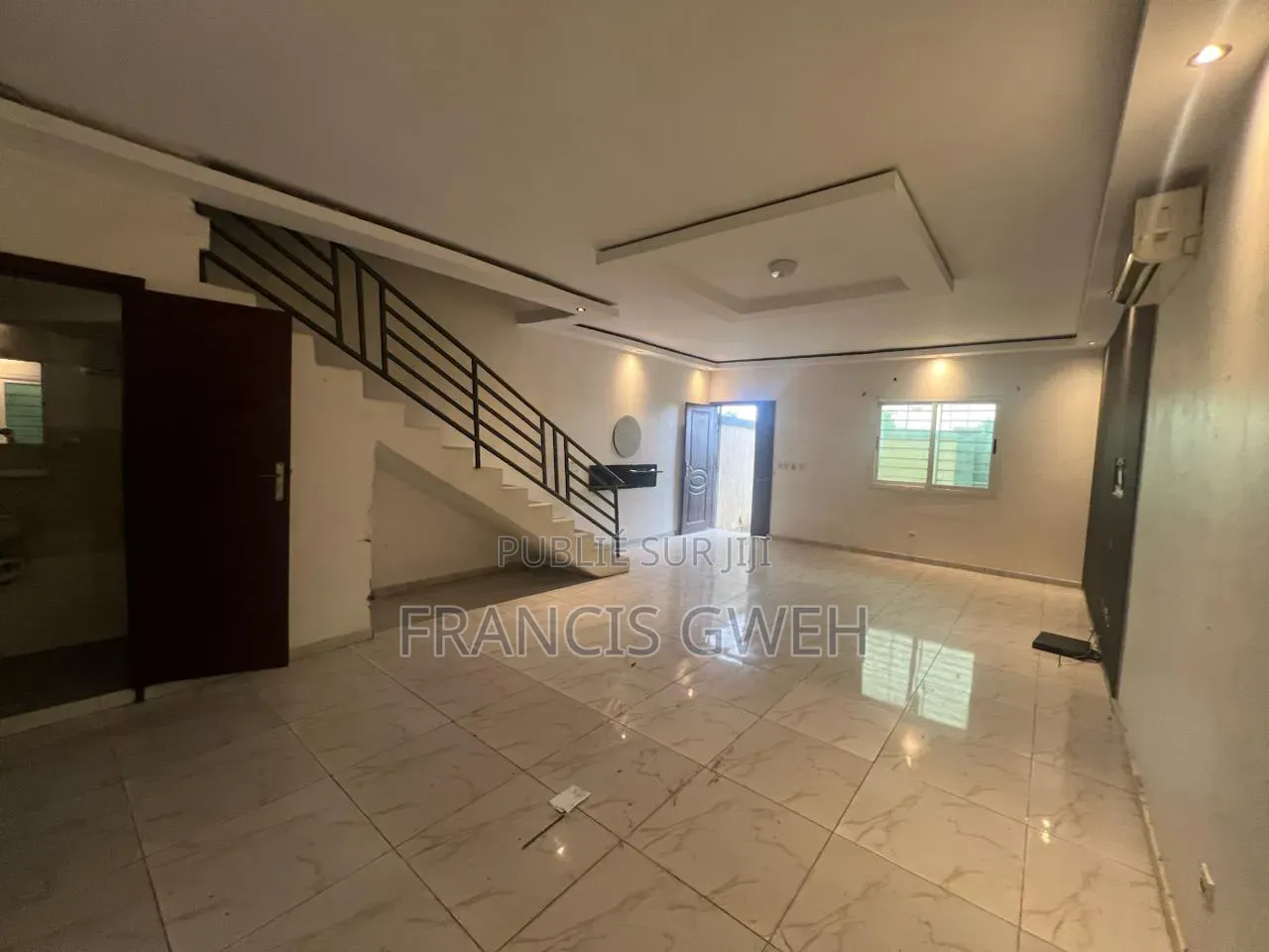 4chbre Duplex dans Francis Gweh, Cocody à Louer