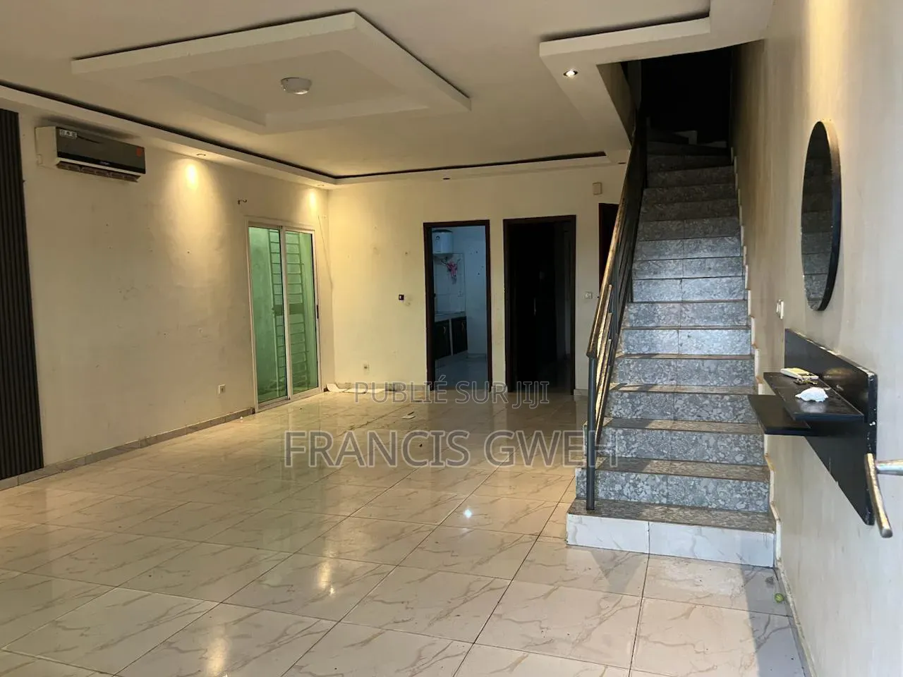 4chbre Duplex dans Francis Gweh, Cocody à Louer