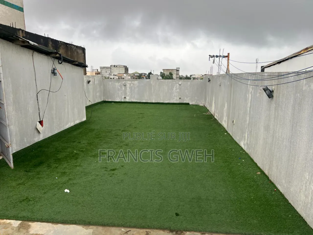 4chbre Duplex dans Francis Gweh, Cocody à Louer