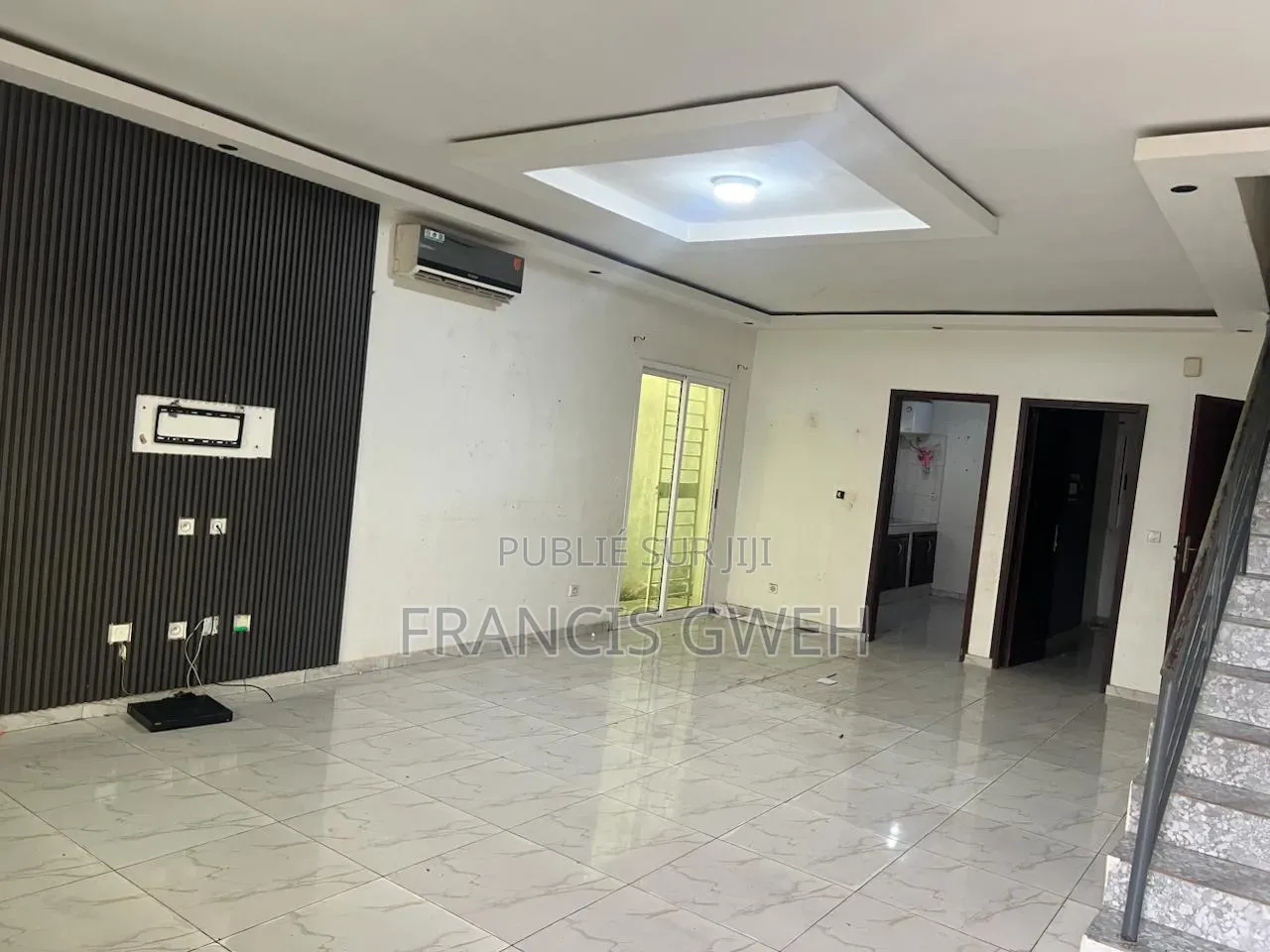 4chbre Duplex dans Francis Gweh, Cocody à Louer