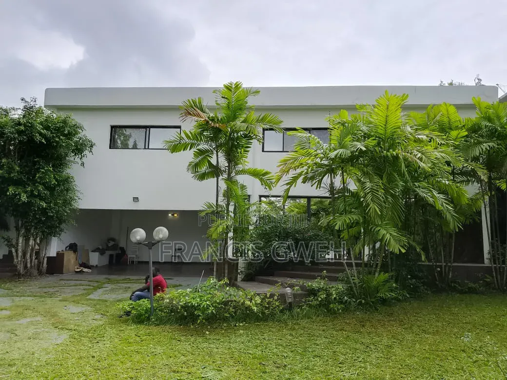 3chbre Duplex dans Francis Gweh, Cocody à Louer