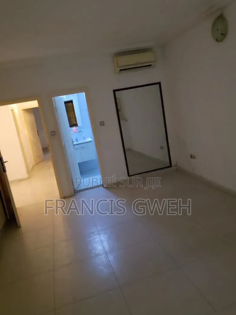 3chbre Duplex dans Francis Gweh, Cocody à Louer