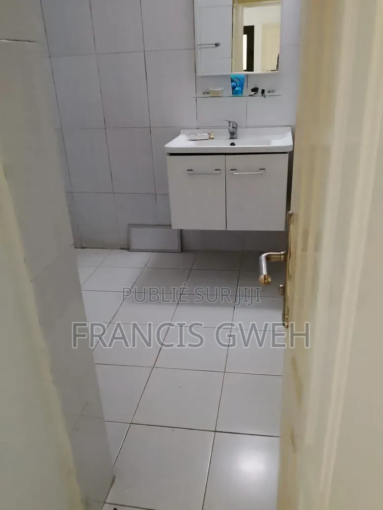 3chbre Duplex dans Francis Gweh, Cocody à Louer