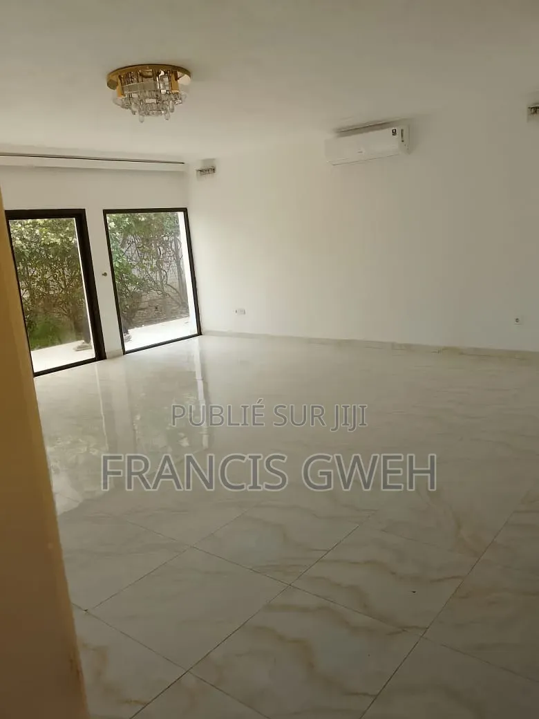 3chbre Duplex dans Francis Gweh, Cocody à Louer