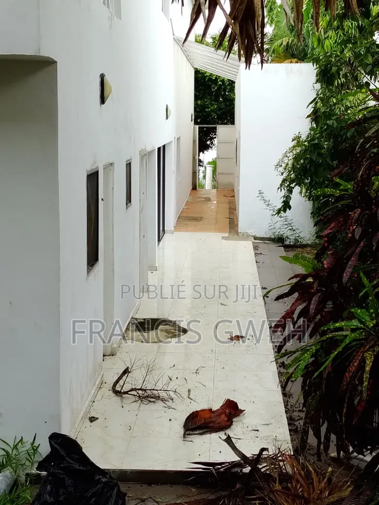 3chbre Duplex dans Francis Gweh, Cocody à Louer