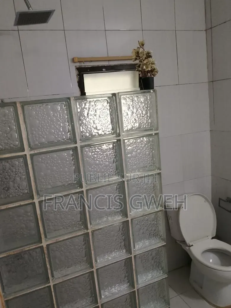 3chbre Duplex dans Francis Gweh, Cocody à Louer