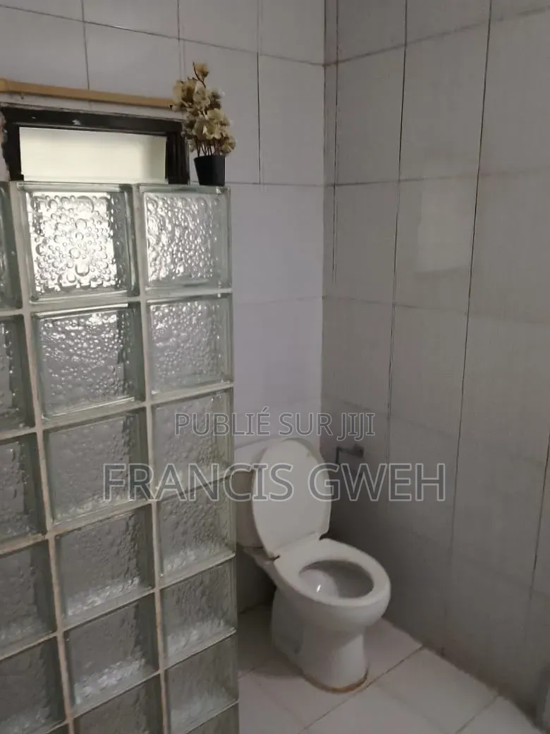 3chbre Duplex dans Francis Gweh, Cocody à Louer