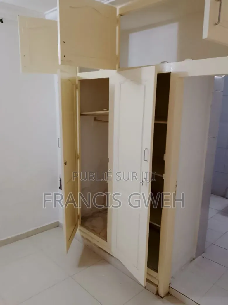 3chbre Duplex dans Francis Gweh, Cocody à Louer