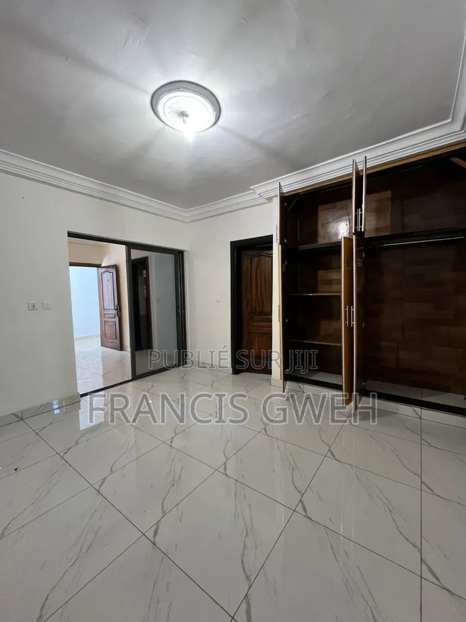 10chbre Duplex dans Francis Gweh, Cocody à Louer