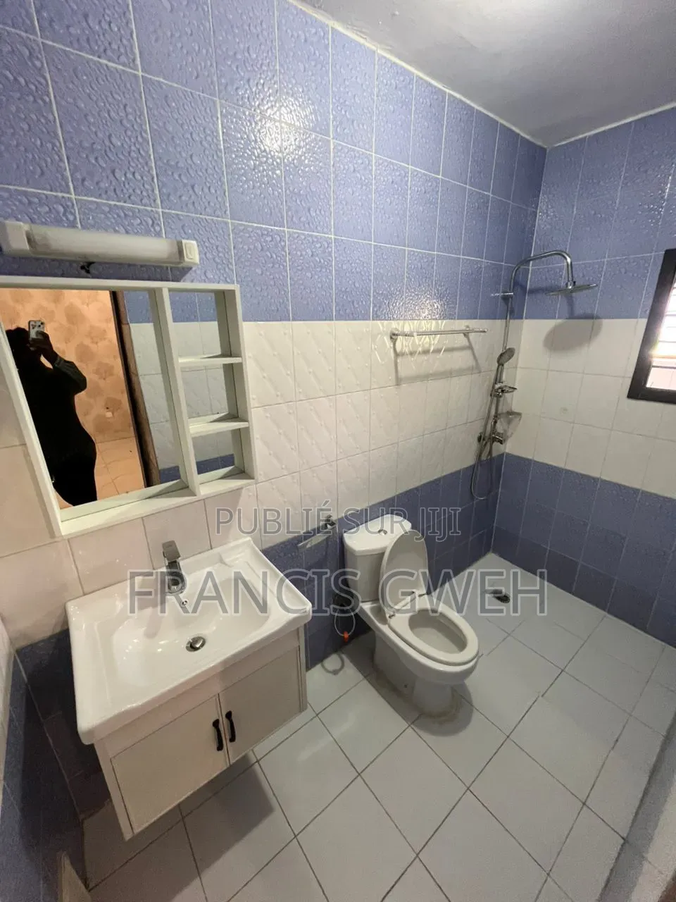 10chbre Duplex dans Francis Gweh, Cocody à Louer