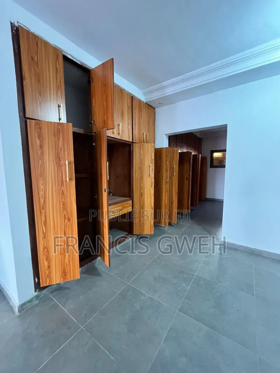 10chbre Duplex dans Francis Gweh, Cocody à Louer