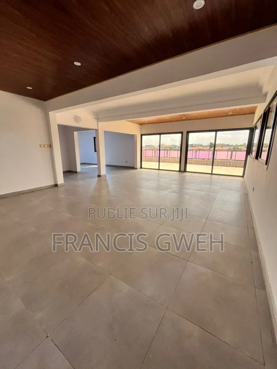 10chbre Duplex dans Francis Gweh, Cocody à Louer