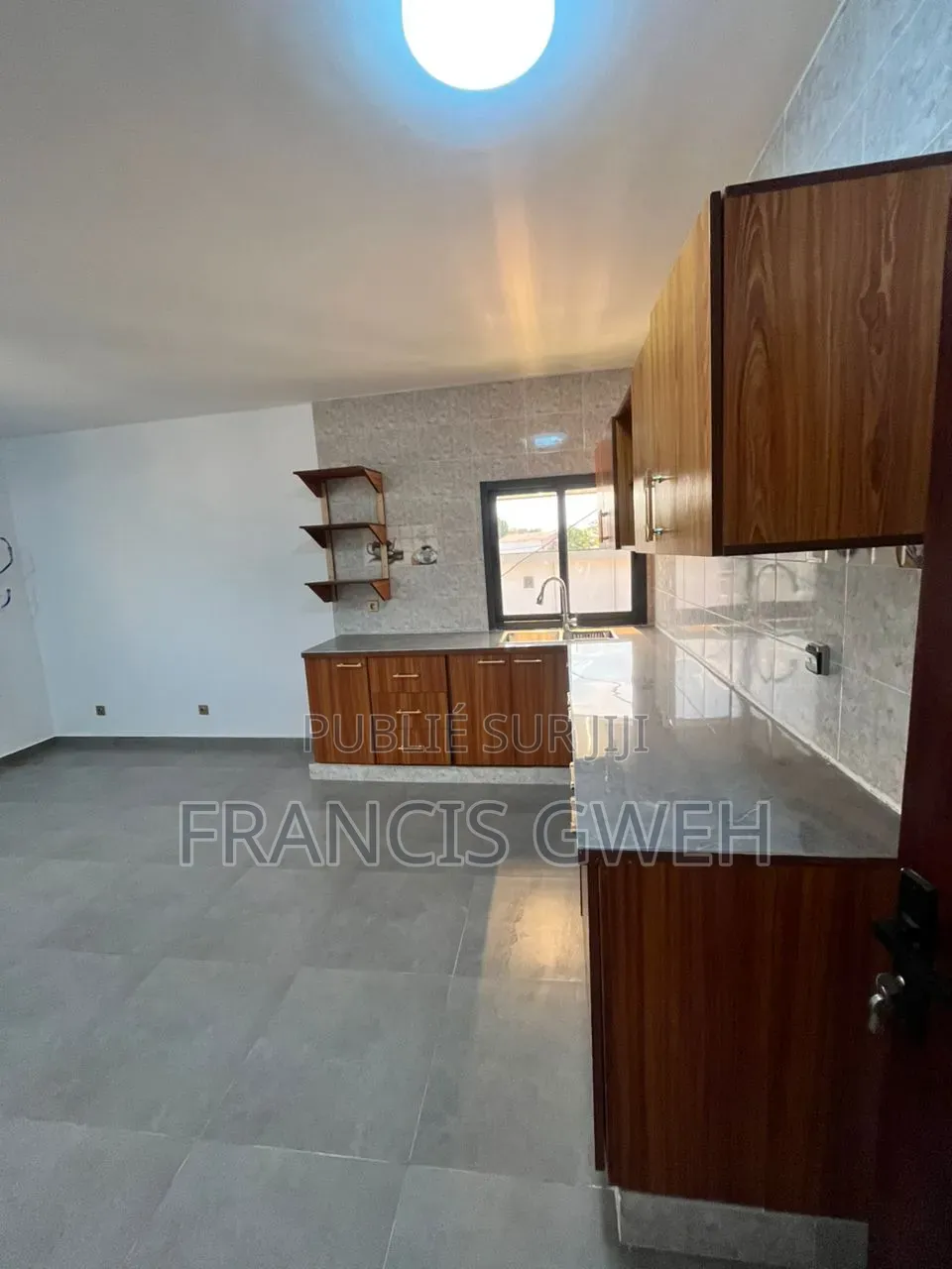 10chbre Duplex dans Francis Gweh, Cocody à Louer