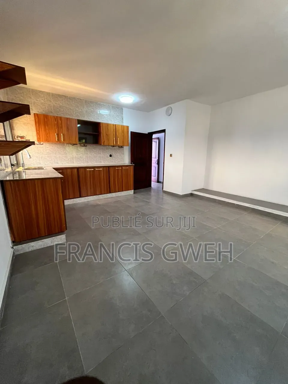 10chbre Duplex dans Francis Gweh, Cocody à Louer