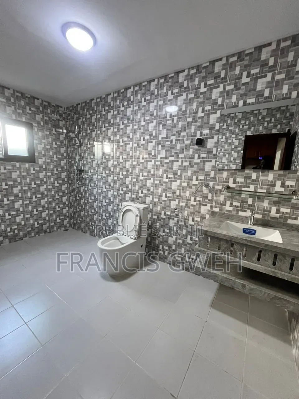 10chbre Duplex dans Francis Gweh, Cocody à Louer
