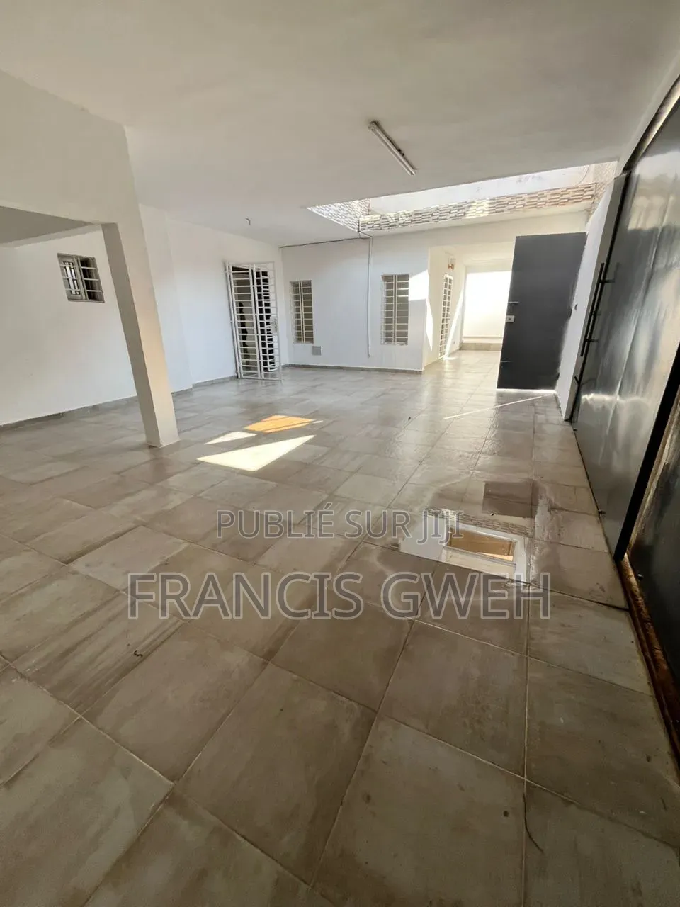 5chbre Duplex dans Francis Gweh, Cocody à Louer