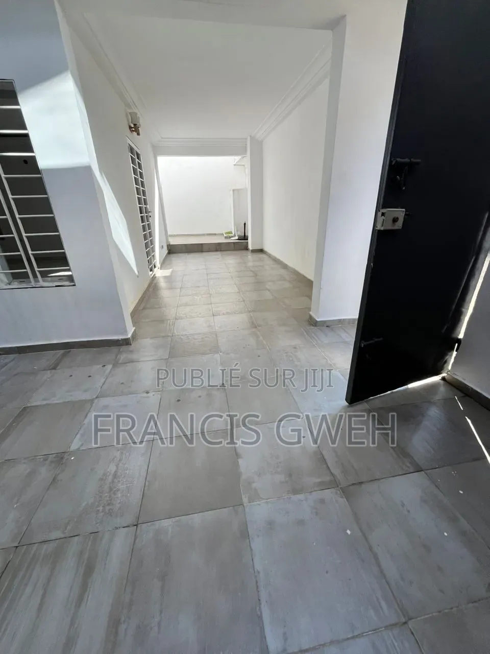 5chbre Duplex dans Francis Gweh, Cocody à Louer