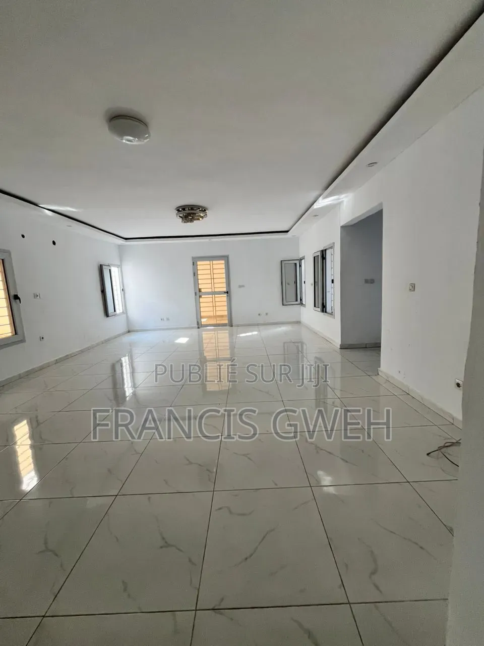 5chbre Duplex dans Francis Gweh, Cocody à Louer