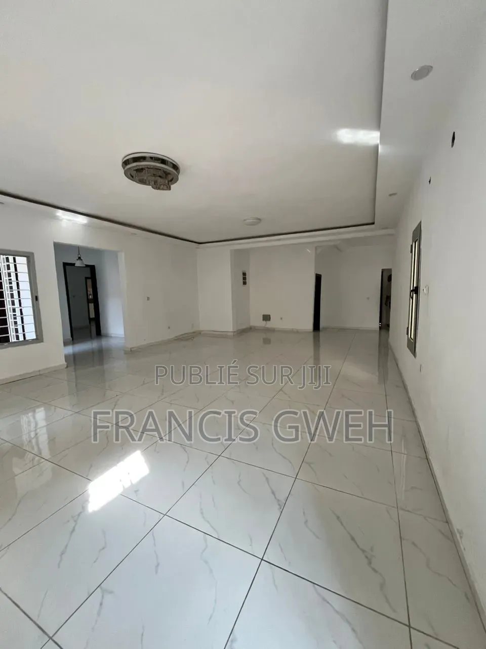 5chbre Duplex dans Francis Gweh, Cocody à Louer