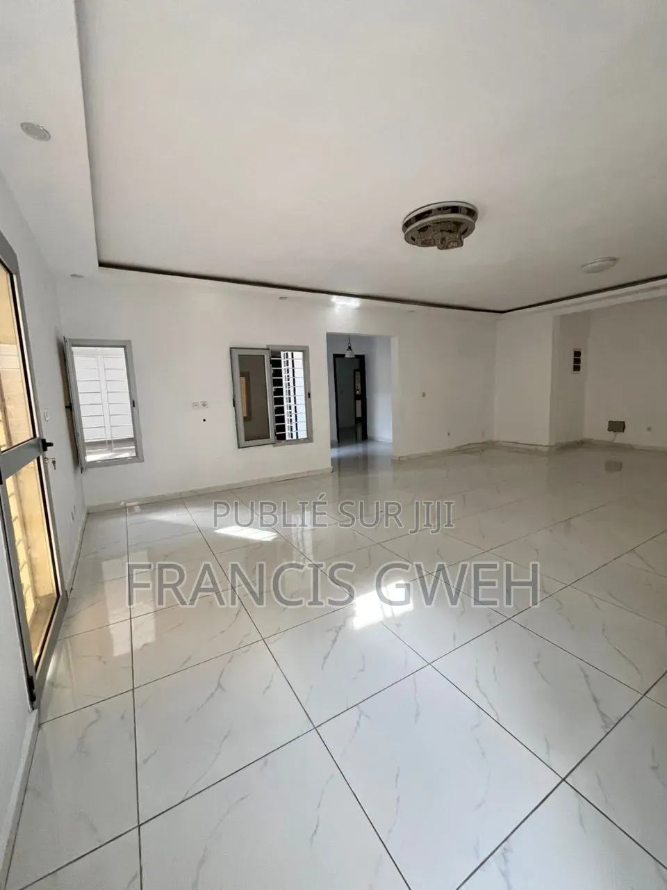 5chbre Duplex dans Francis Gweh, Cocody à Louer
