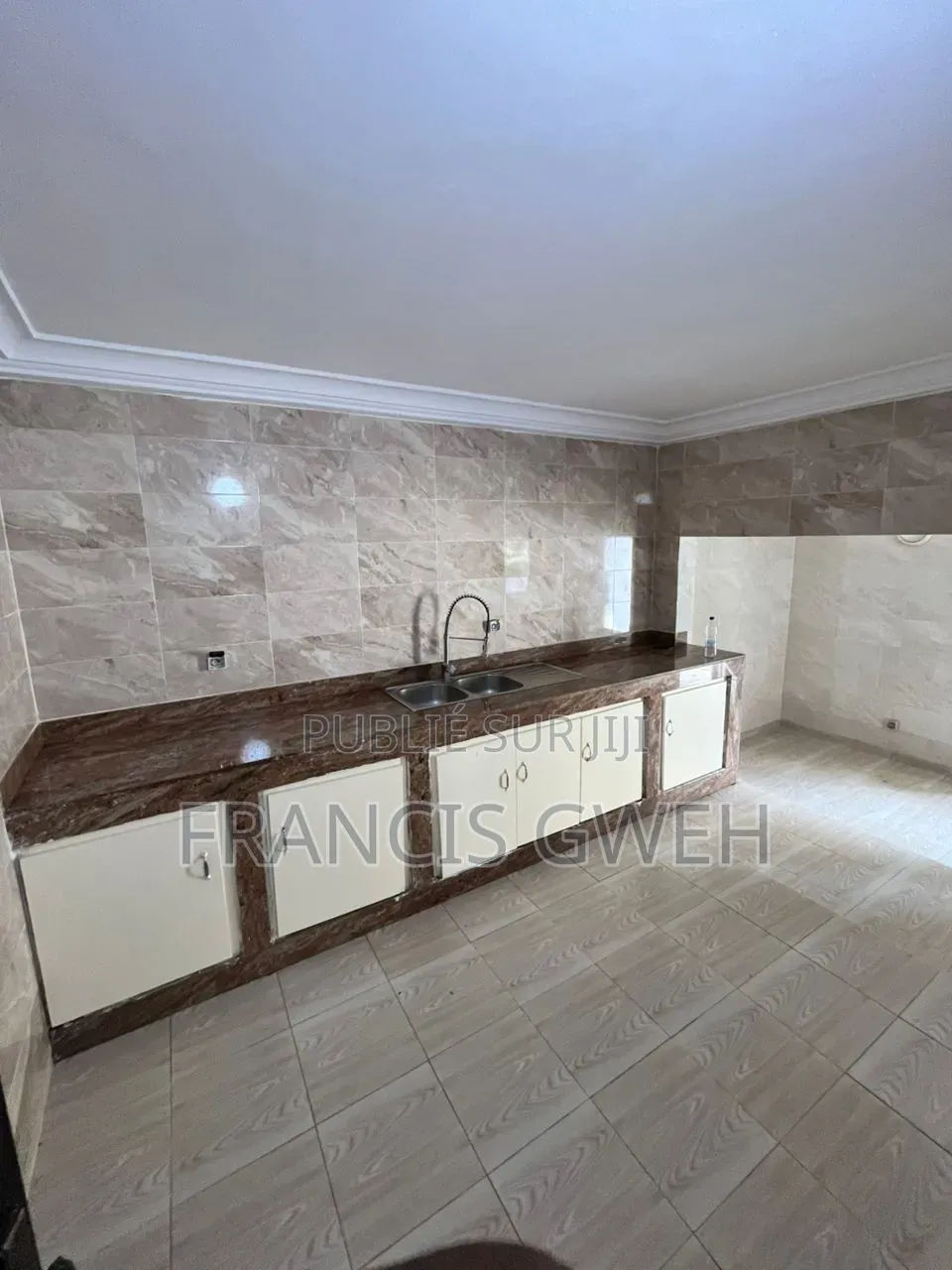5chbre Duplex dans Francis Gweh, Cocody à Louer