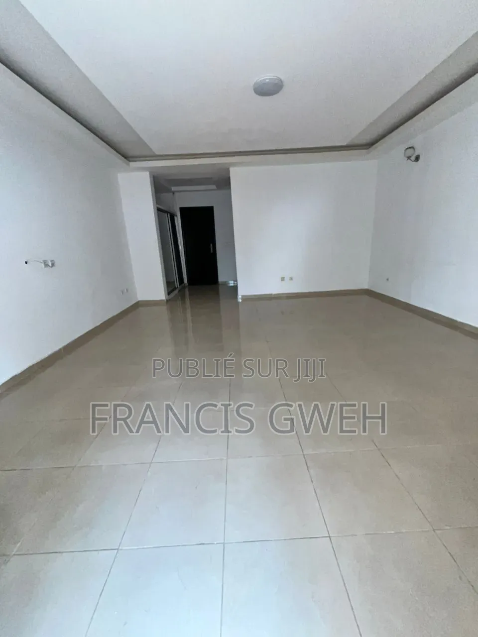 5chbre Duplex dans Francis Gweh, Cocody à Louer
