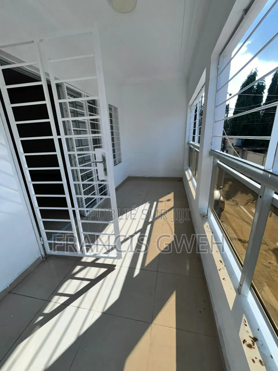 5chbre Duplex dans Francis Gweh, Cocody à Louer