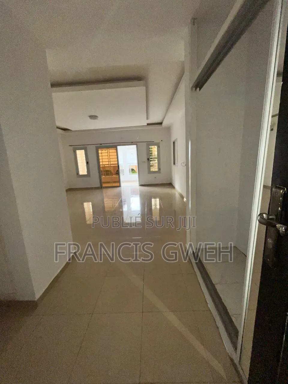 5chbre Duplex dans Francis Gweh, Cocody à Louer
