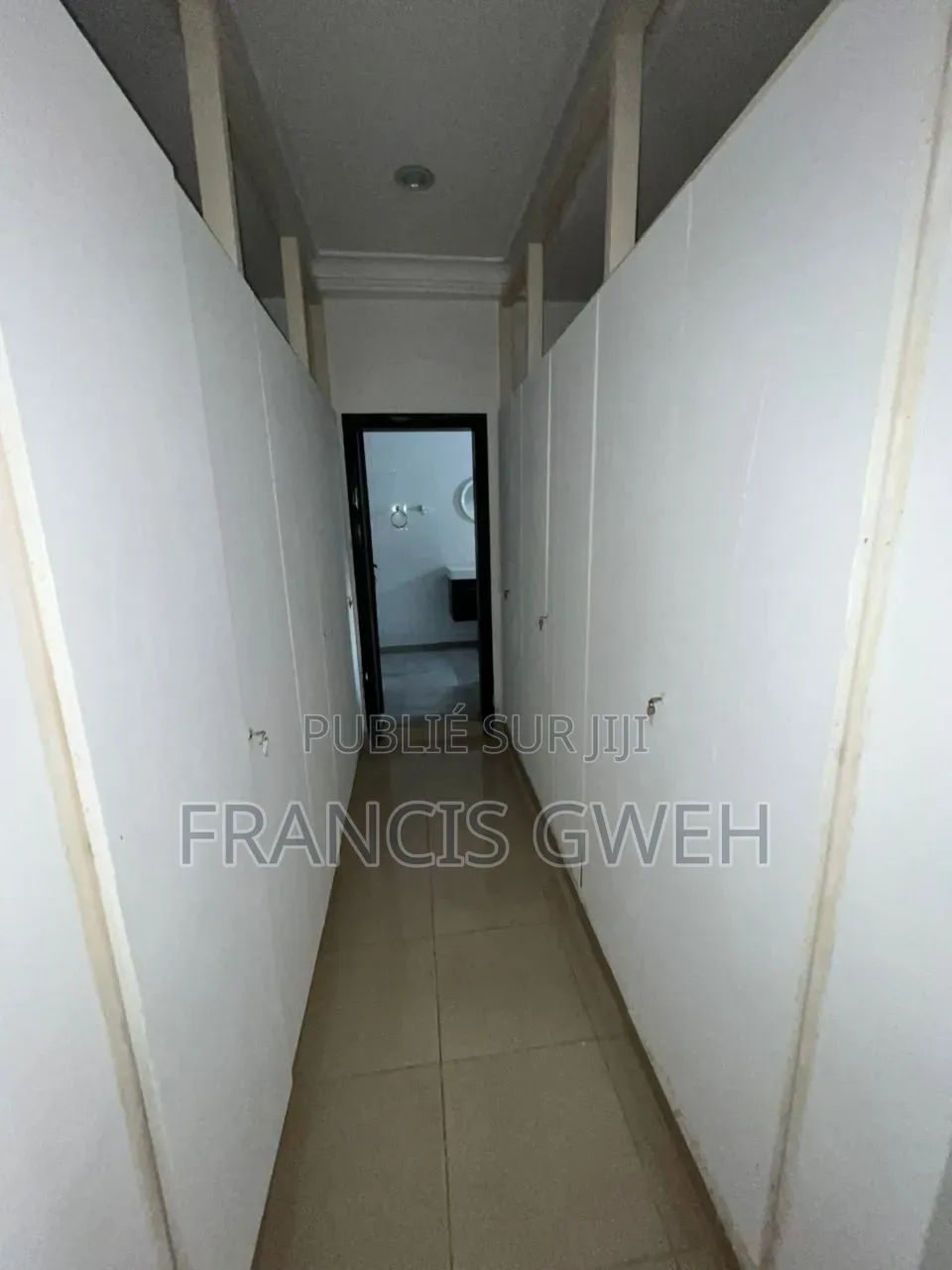 5chbre Duplex dans Francis Gweh, Cocody à Louer