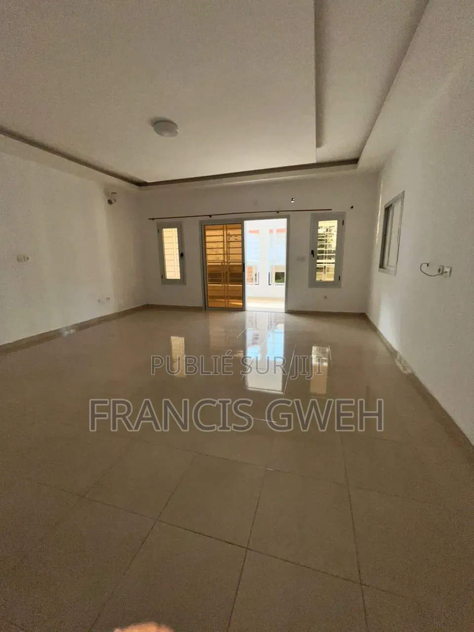 5chbre Duplex dans Francis Gweh, Cocody à Louer