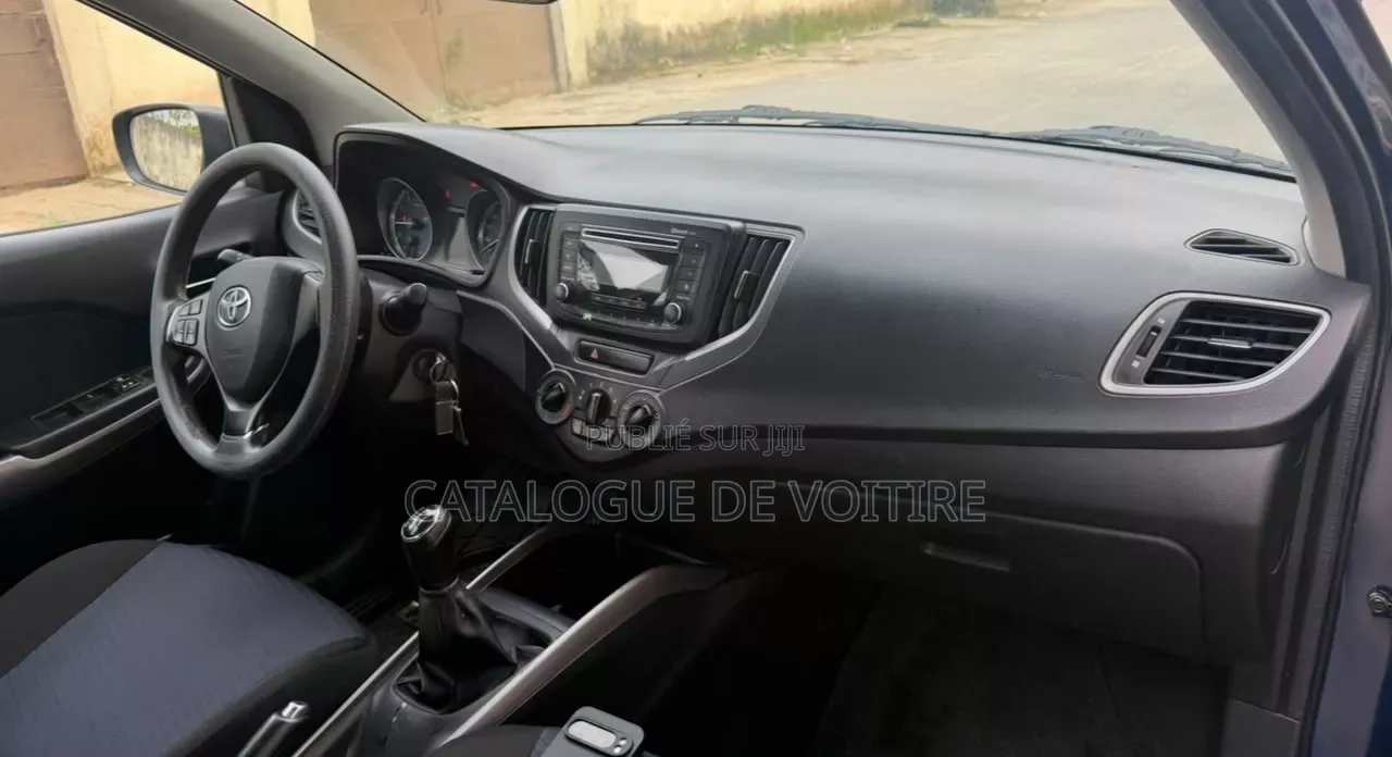Toyota Starlet 2022 Bleu