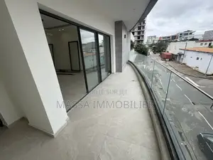 2chbre Appartement dans Massa Immobilier, Cocody à Louer
