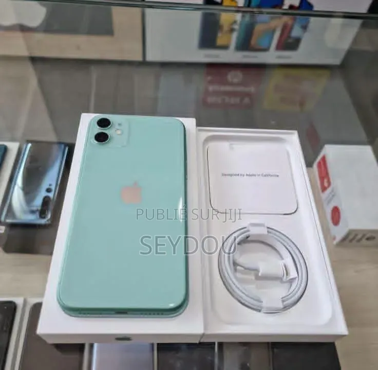 Nouveau Apple iPhone 11 64 GB Doré
