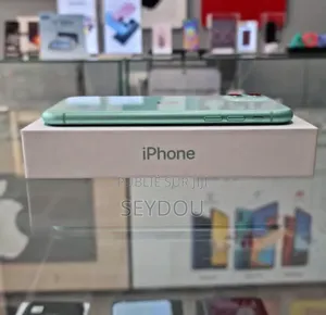 Nouveau Apple iPhone 11 64 GB Doré