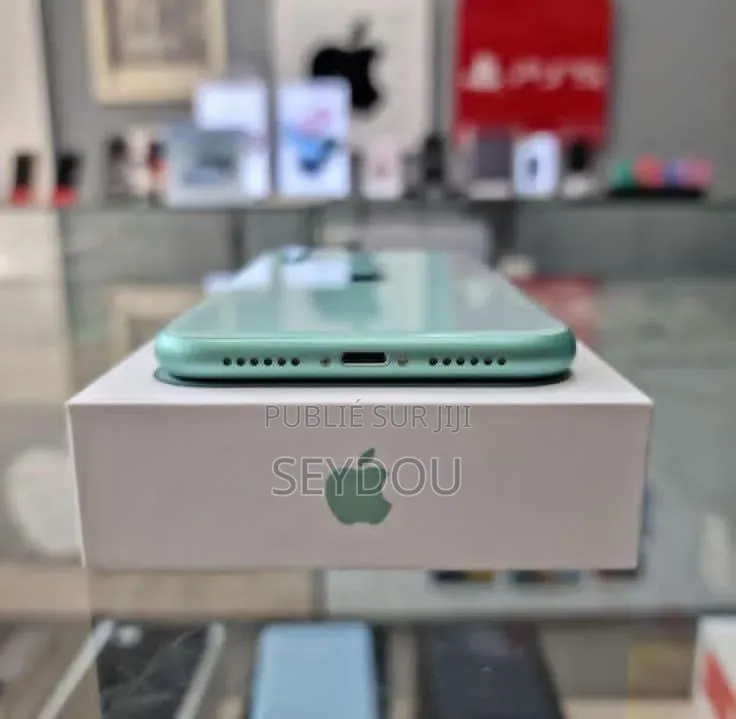 Nouveau Apple iPhone 11 64 GB Doré