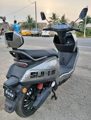 Nouveau Yamaha Crux 2025 Argenté