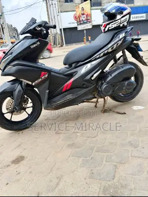 Nouveau Yamaha Crux 2025 Argenté