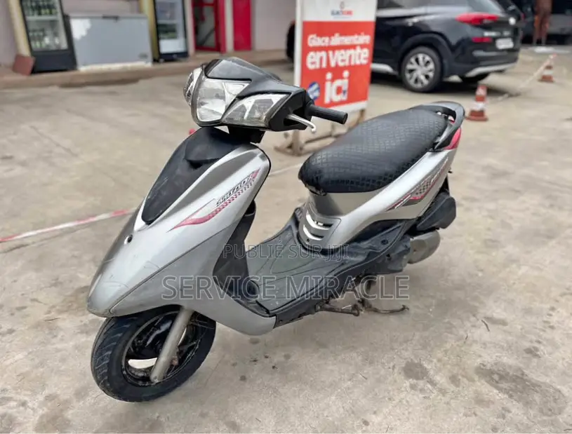 Nouveau Yamaha Crux 2025 Argenté